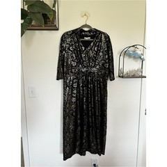 NWT Chicos Black & Gold Classic Pleat Metallic V Neck Half Sleeve Maxi Dress LP