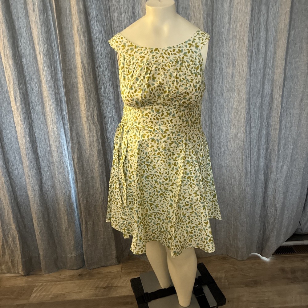 Pinup Couture XL- 1X cream Floral Fit & Flare Dress no Sleeve Pleated Cotton Zip