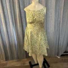 Pinup Couture XL- 1X cream Floral Fit & Flare Dress no Sleeve Pleated Cotton Zip
