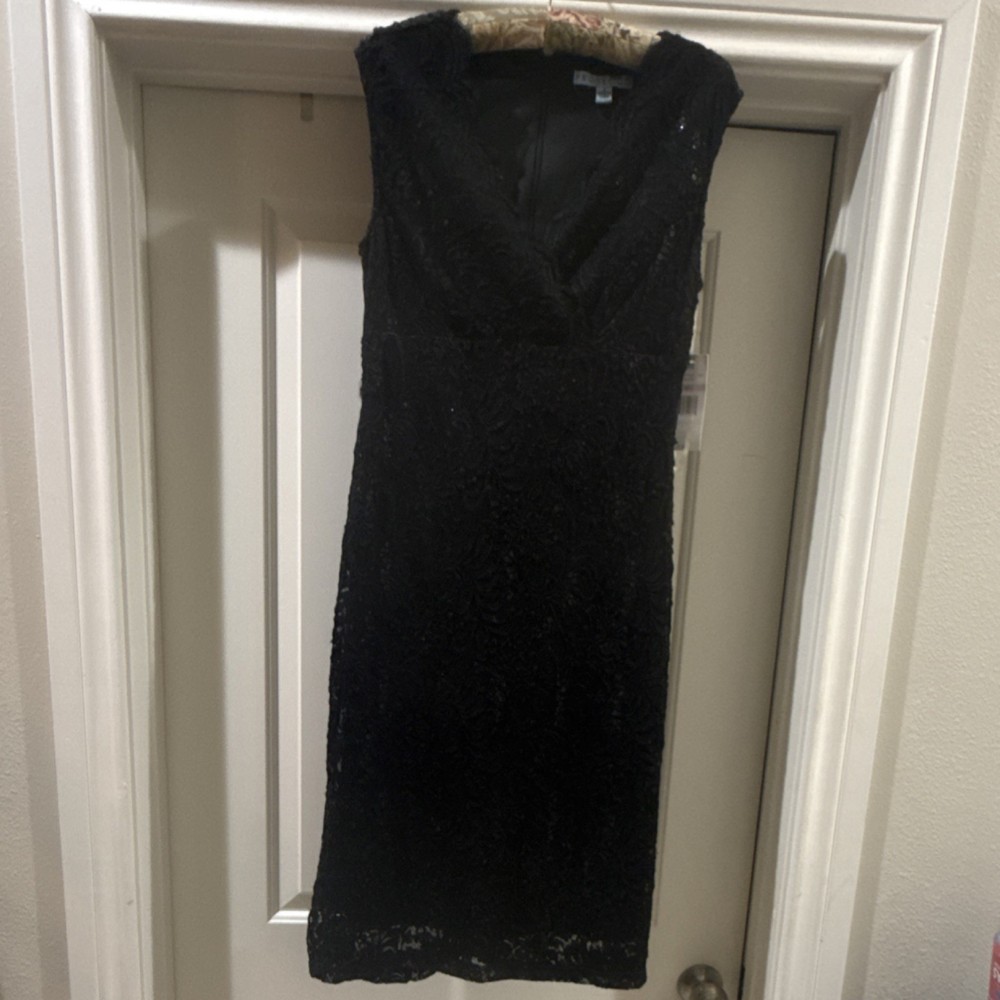 Connected Black Lace Sequin Sheath Dress Sleeveless V-Neck Lined Knee Length .