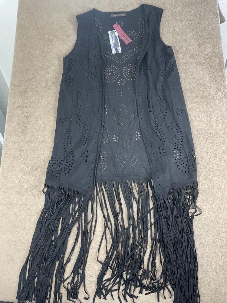Do Everything In Love Black LaserCutFringe Vest Women’s Size SmallOpenFront Boho