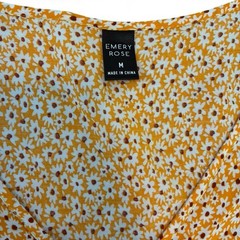 EMERY ROSE Women&rsquo;s MEDIUM Short Sleeve YELLOW with WHITE DAISY Print MIDI DRESS