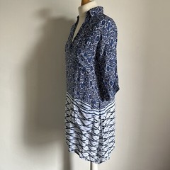 One Season Tunic Size Small Blue Patterned Collared 3/4 Sleeves Pockets Holiday