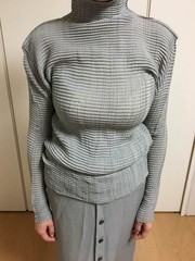 ISSEY MIYAKE M to L Stretch Vertical Pleating Storage Model for Photography