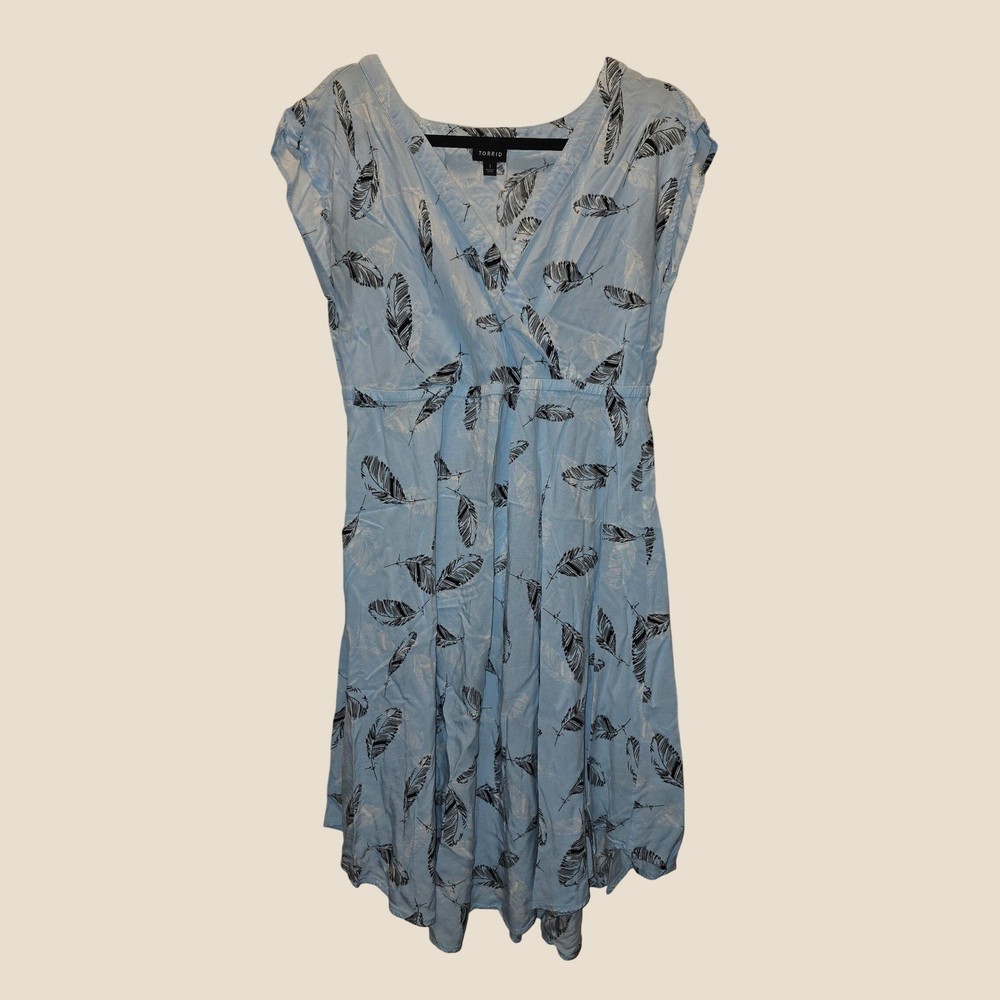 Torrid Light Blue Feather Print Surplice Midi Dress Womens Plus Size 1 1X Rayon