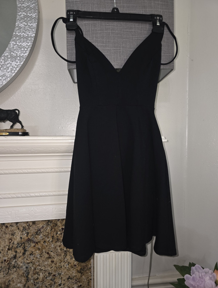 Lulus Women&rsquo;s Black V-Neck Strappy Sleeveless Solid Mini Dress, Size S, Regular