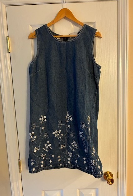 J.L.N.Y. Women&rsquo;s Blue Medium Wash Denim Jean Dress Embroidery Flowers Size L
