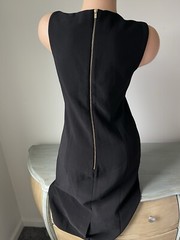 Calvin Klein Sheath Dress Black Crepe Sleeveless 6 M Classic Deep V Neck Luxury