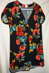 a.n.d New York Women’s L Black Floral Shift Dress Short Sleeve V Neck