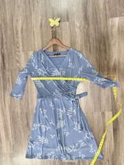 41 Hawthorn Blue White Floral Wrap Dress V-Neck Tie Waist 3/4 Sleeve L Stretch