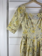 Vintage 1950s Size XS 6 Yellow Floral Midi Tea Dress