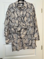 H&M Beige Gray Snake Print Tie-Front Shirt Tunic Blouse Women’s Size S Long Slv