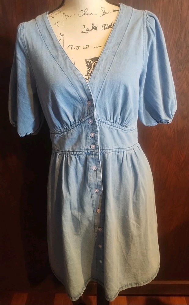 Chambray Denim Button Front Milkmaid Dress Size Small Casual puff sleeve Beach
