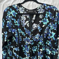 Minkpink Long Sleeve Dress Size Large Lightweight Fabric Blue and Black Floral