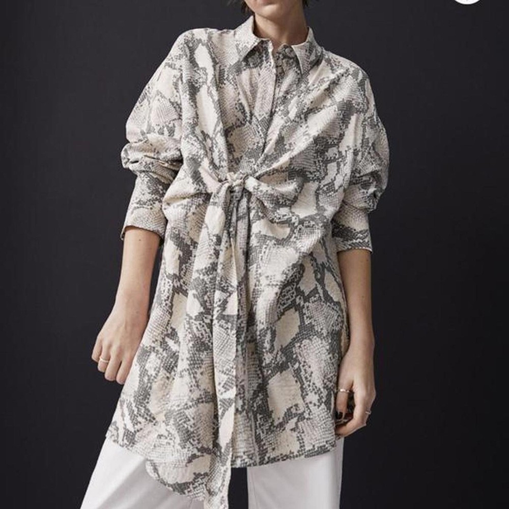 H&M Beige Gray Snake Print Tie-Front Shirt Tunic Blouse Women’s Size S Long Slv