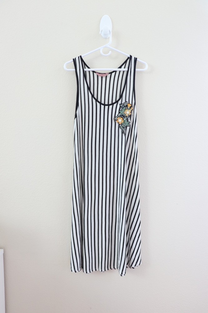 SjS Women Spring Summer Black & White Embroidery Tshirt Sleeveless Dress Size M