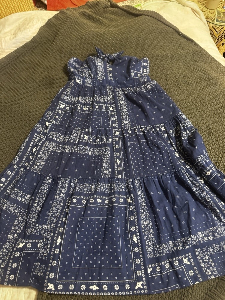 Universal Thread Women&rsquo;s Blue/White Floral Smocked Strapless Midi Dress M