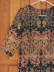 Lonyuash Dress. Size Large. NWOT. Poly, Nylon. Viscose. Paisley print.