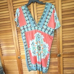 Women’s Coral Blue Green Geometric Print V-Neck Short Sleeve Shift Dress