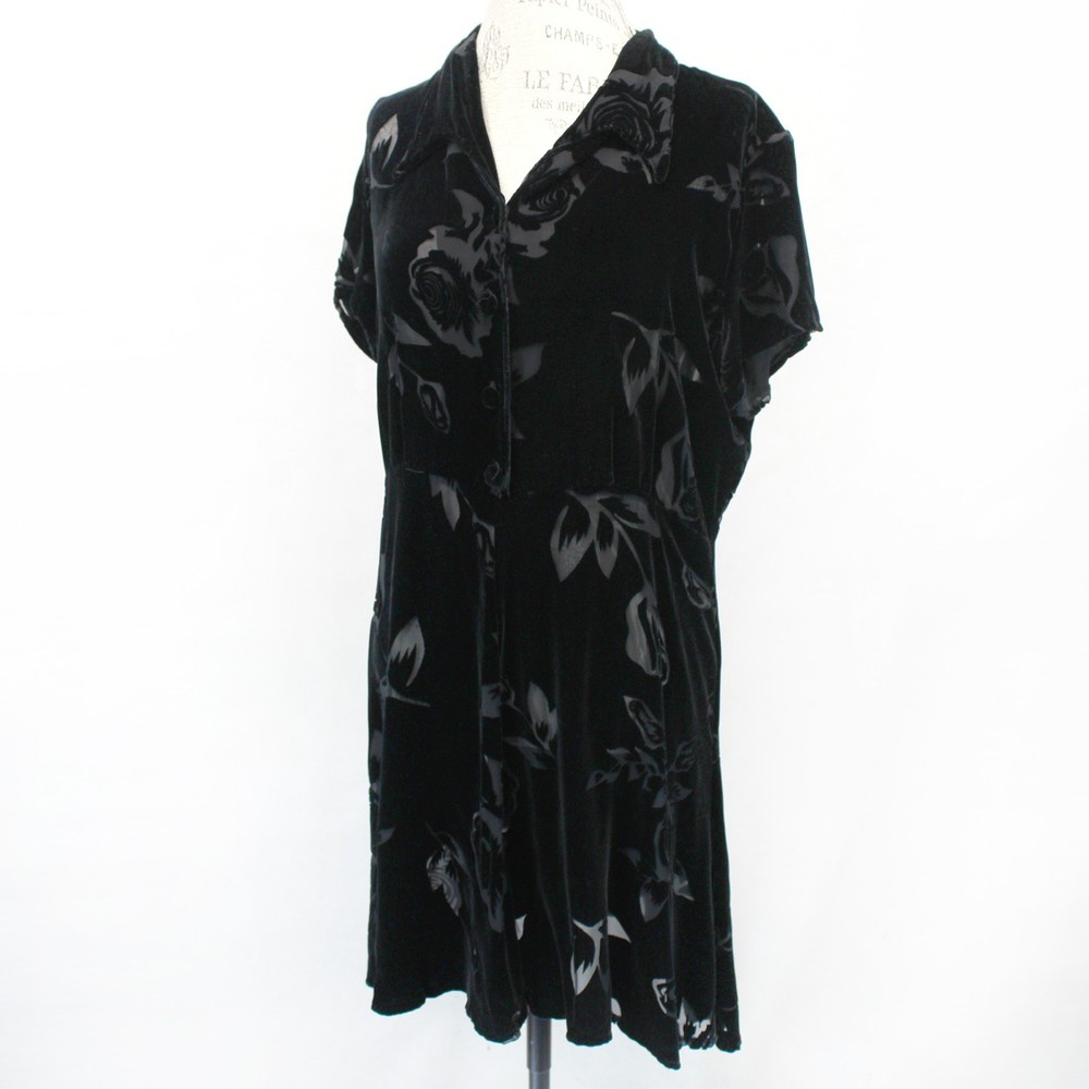 T.T. Mar Vintage Black Velvet Shor Sleeve Midi Dress Floral Print Button Belt M
