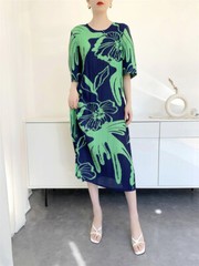 Brand New Leisure Elegance Pleated Fabric Round Neck Printed Pleated Dress