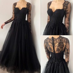 Gothic Black Wedding Dresses Long Sleeves Buttons Layered Back Lace Bridal Gowns