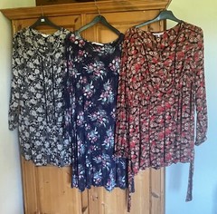 3 DRESSES BUNDLE – TUNICS BUNDLE SIZE 12-16 ( WORN BY A SIZE 14) BARGAIN