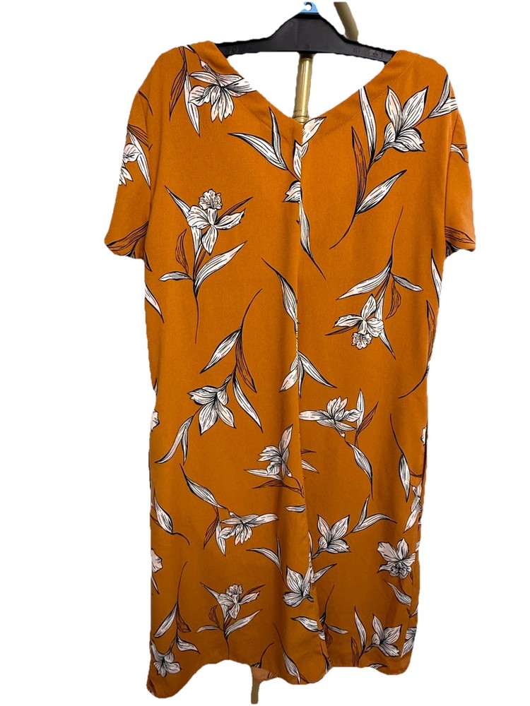 Women&rsquo;s Medium Brown White Black Floral V-Neck Shift Knee Dress Polyester