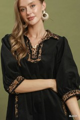 Umgee V-Neck Shift Dress with Contrast Trim – Black – Small