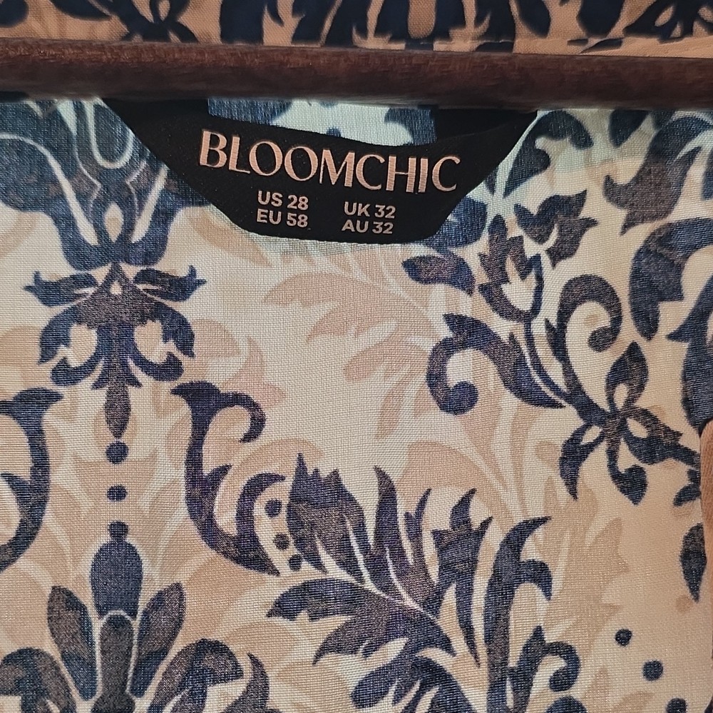 BLOOMCHIC Plus Size 28 Beige/Blue Damask V-Neck Long Sleeve Maxi Dress