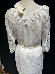 Johnny Was White Linen and Lace Peasant Dress S Knee-Length Tie 3/4 Bell