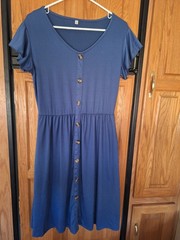Women&rsquo;s L Geometric A-Line V-Neck dress with pockets.