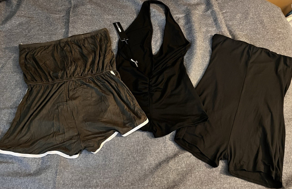 Women’s M (3) romper short one piece