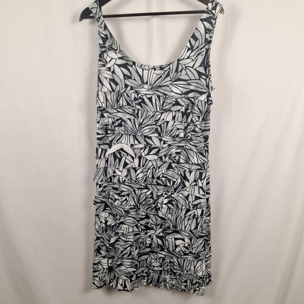 Tango Mango Black And White floral Size X-Large Knee Length Sleeveless Dress
