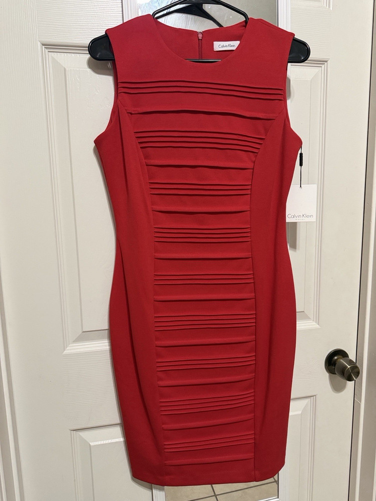 Calvin Klein Red Solid Pleated Sheath Dress 6 Round Neck Sleeveless Knee
