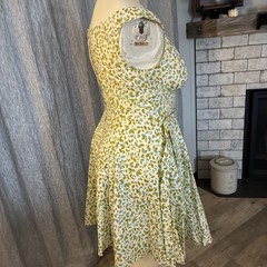 Pinup Couture XL- 1X cream Floral Fit & Flare Dress no Sleeve Pleated Cotton Zip