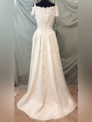 Vintage Ivory Lace Off-Shoulder Wedding Gown