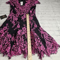 NEW BEBE Valorie Lace Godet Dress Size 0 Pink Black Lined Short Juniors Party