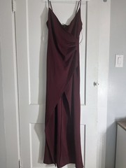 Lulus Women’s Solid V-Neck Spaghetti Strap Maxi Slip Dress, Burgundy, L
