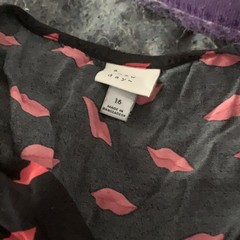 a.n.a day Women&rsquo;s Black/Red Lips Print Sundress Short Sleeve Long Cotton 16