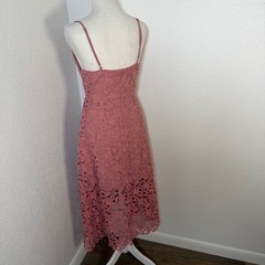 ASTR The Label Lace Midi Dress Womens L Pink Floral Scalloped V-Neck Cocktail