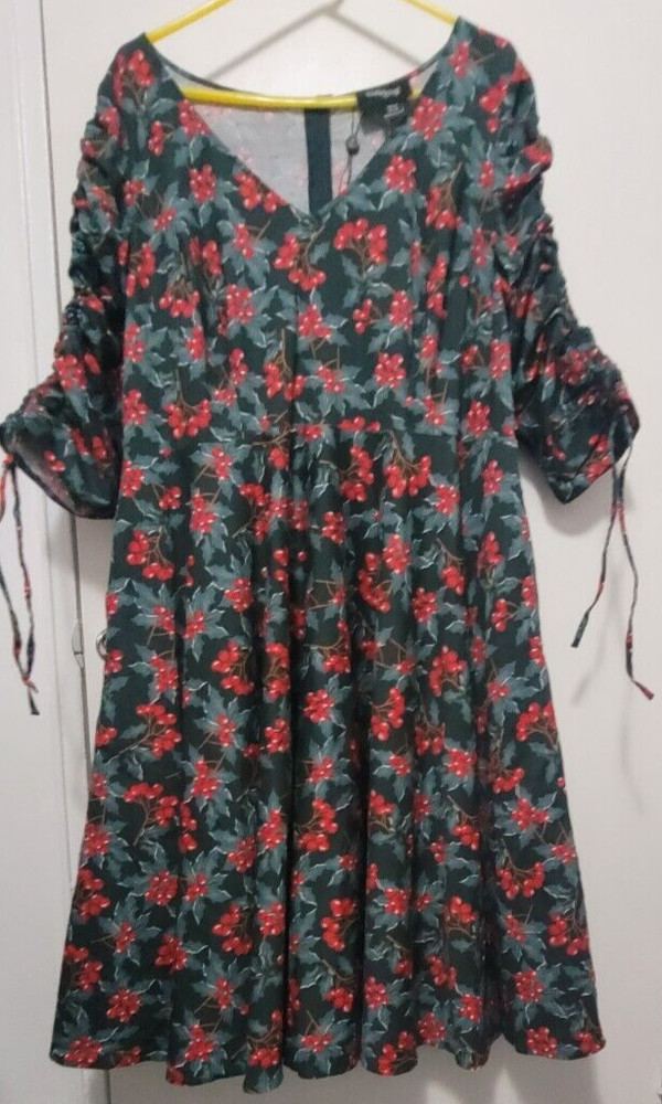 Collectif London Holly Berry Green Red Swing Dress V-Neck XXL / US 20 EXCELLENT