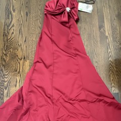 Jim Hjelm Occasions Red Satin One Shoulder Gown Dress Size 10 Beaded Bow Accent