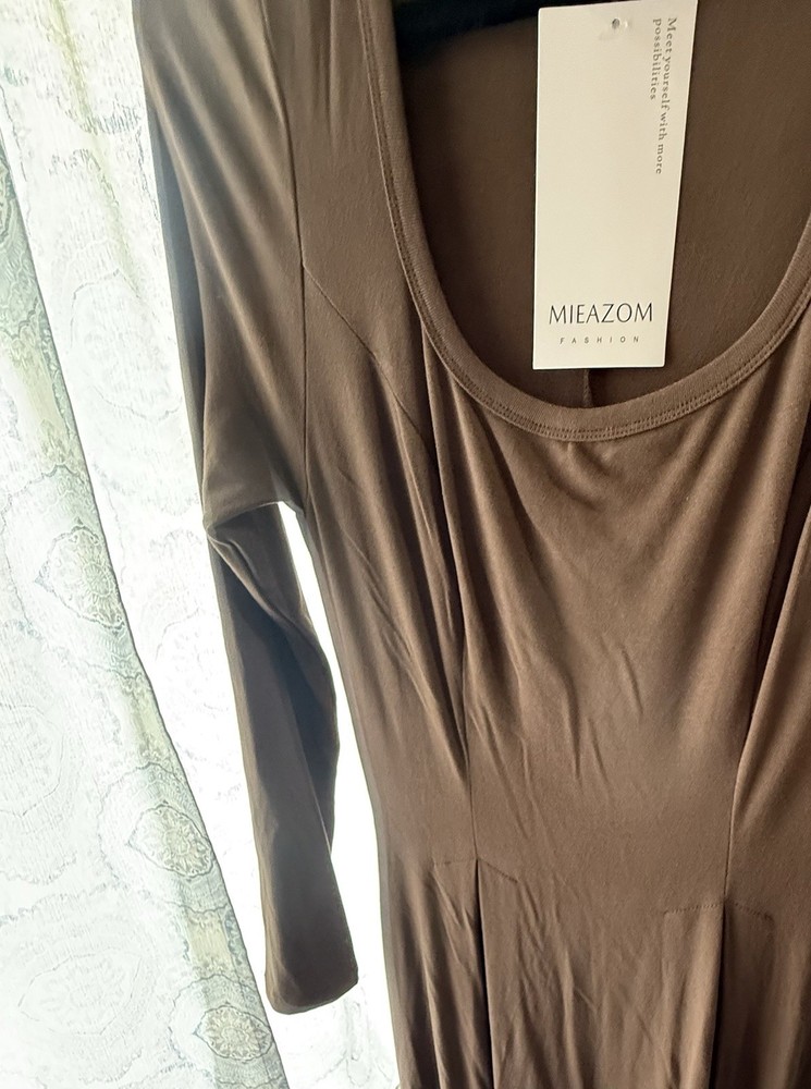 MIEAZOM Women&rsquo;s Brown Solid A-Line Long Dress Round Neck Pleated Long Sleeve L