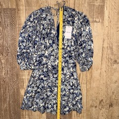 Reiss Size 2 NWT Blue floral Print 3/4 Sleeve Lined PLunged Neck