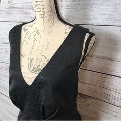 Keepsake The Label Black pockets Deep V-neck sleeveless size medium midi Dress