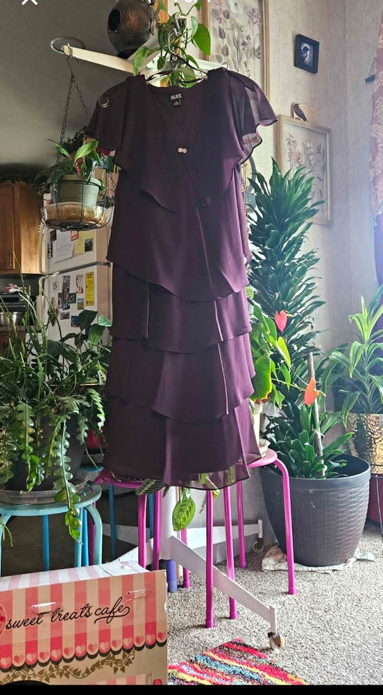 SLNY Purple Solid Tiered V-Neck Flutter Sleeve Chiffon Midi Dress Size 16