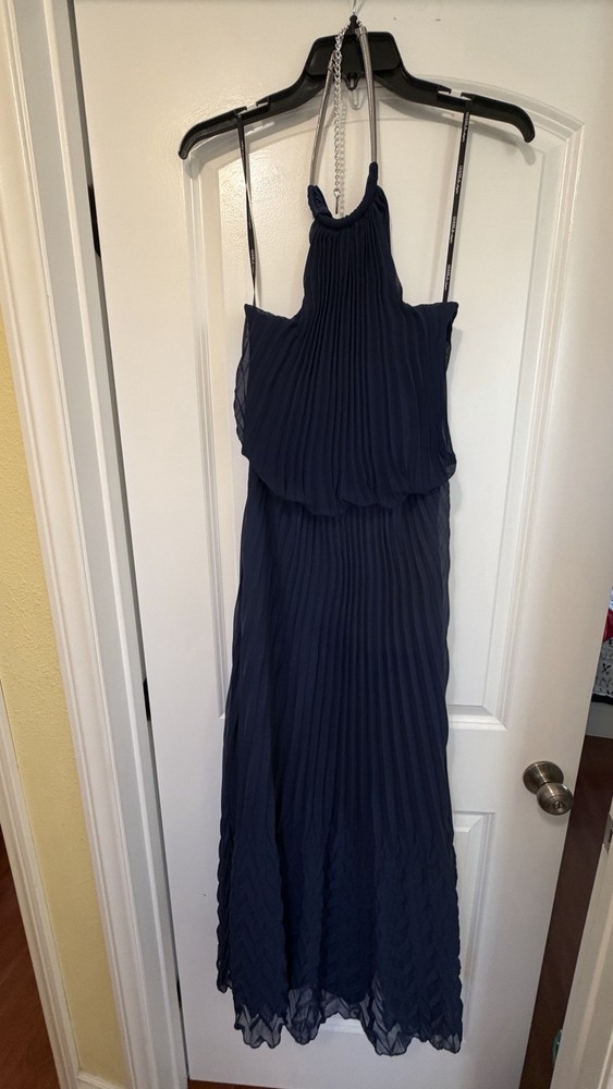 Guess articulating Neck Chain Closure Navy Blue Pleated Maxi Boho Dress Minimal