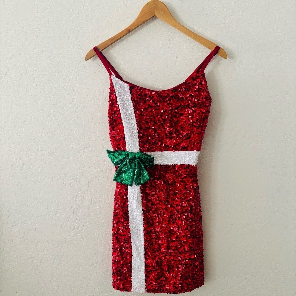 No Boundaries Christmas Sequin Gift Dress XS (0–2) Red White Green Holiday Party