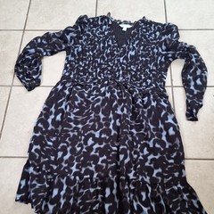 Time and Tru Womens Size S Fit & Flare V-Neck Long Sleeve Animal Print Midi